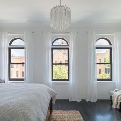 phto-2019-brown-bedroom-double-hung-dark-bronze-181a-cmyk